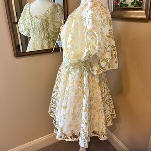 Fun flirty floral dress!